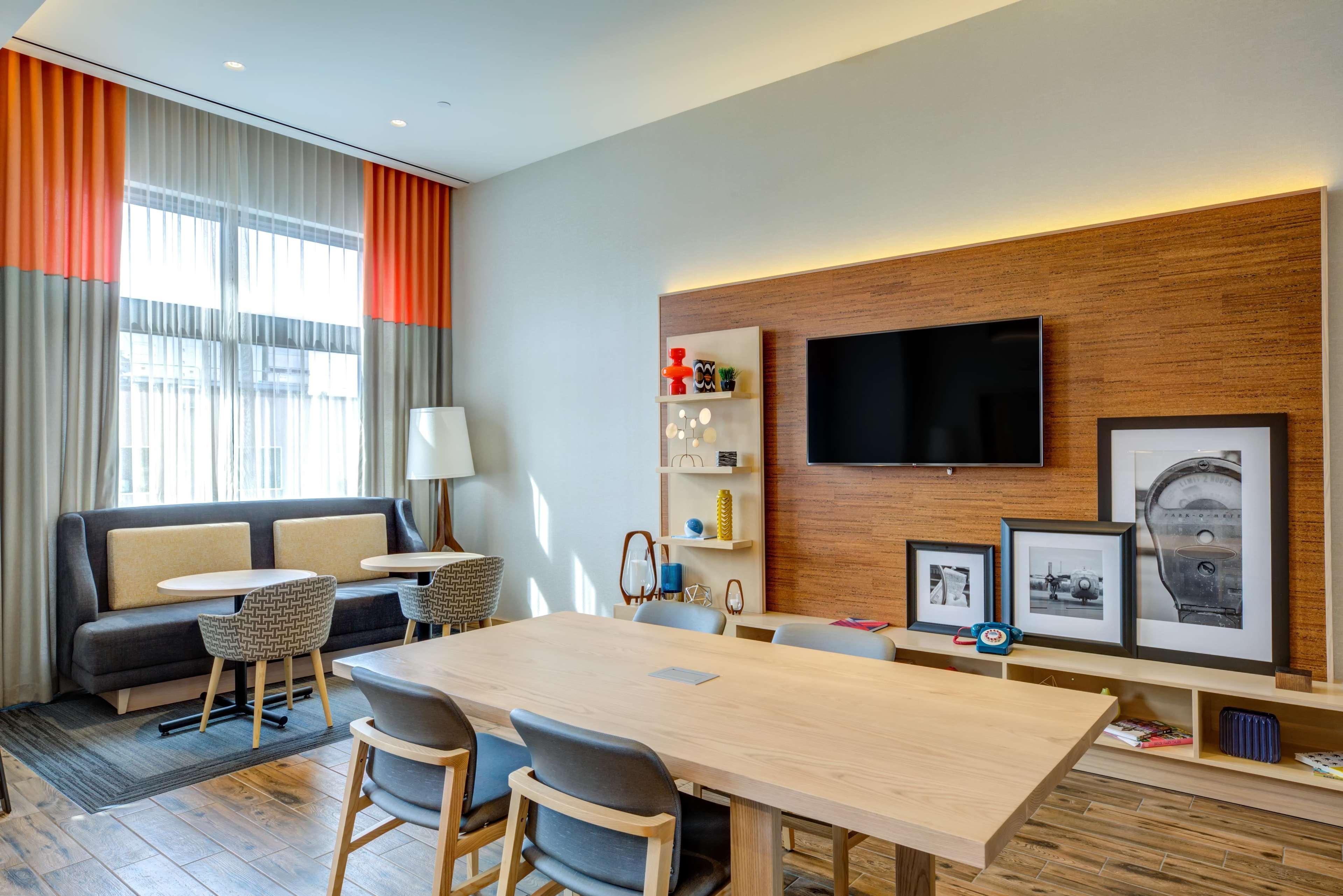 Hampton Inn & Suites Boston/Уолтем Экстерьер фото