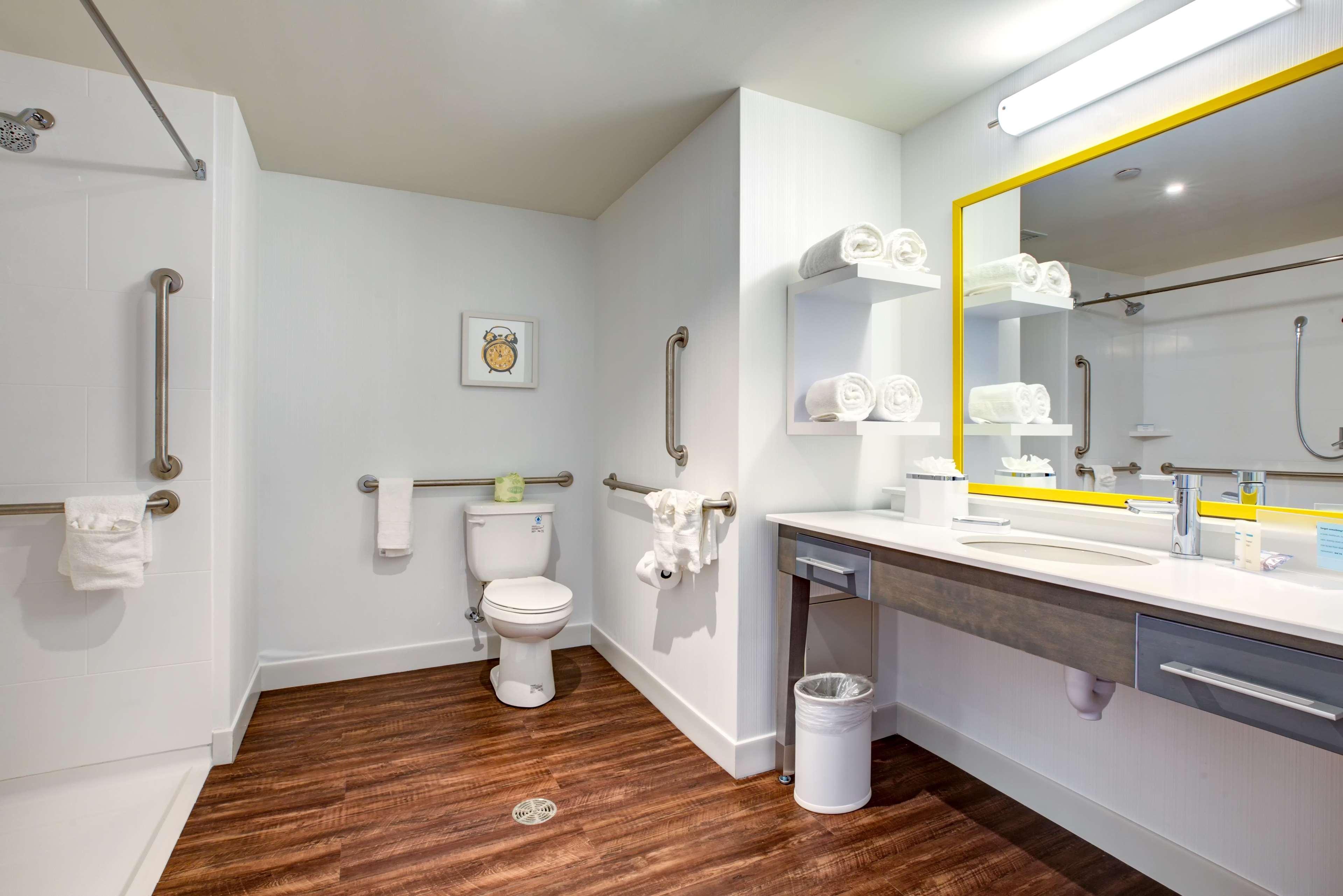 Hampton Inn & Suites Boston/Уолтем Экстерьер фото