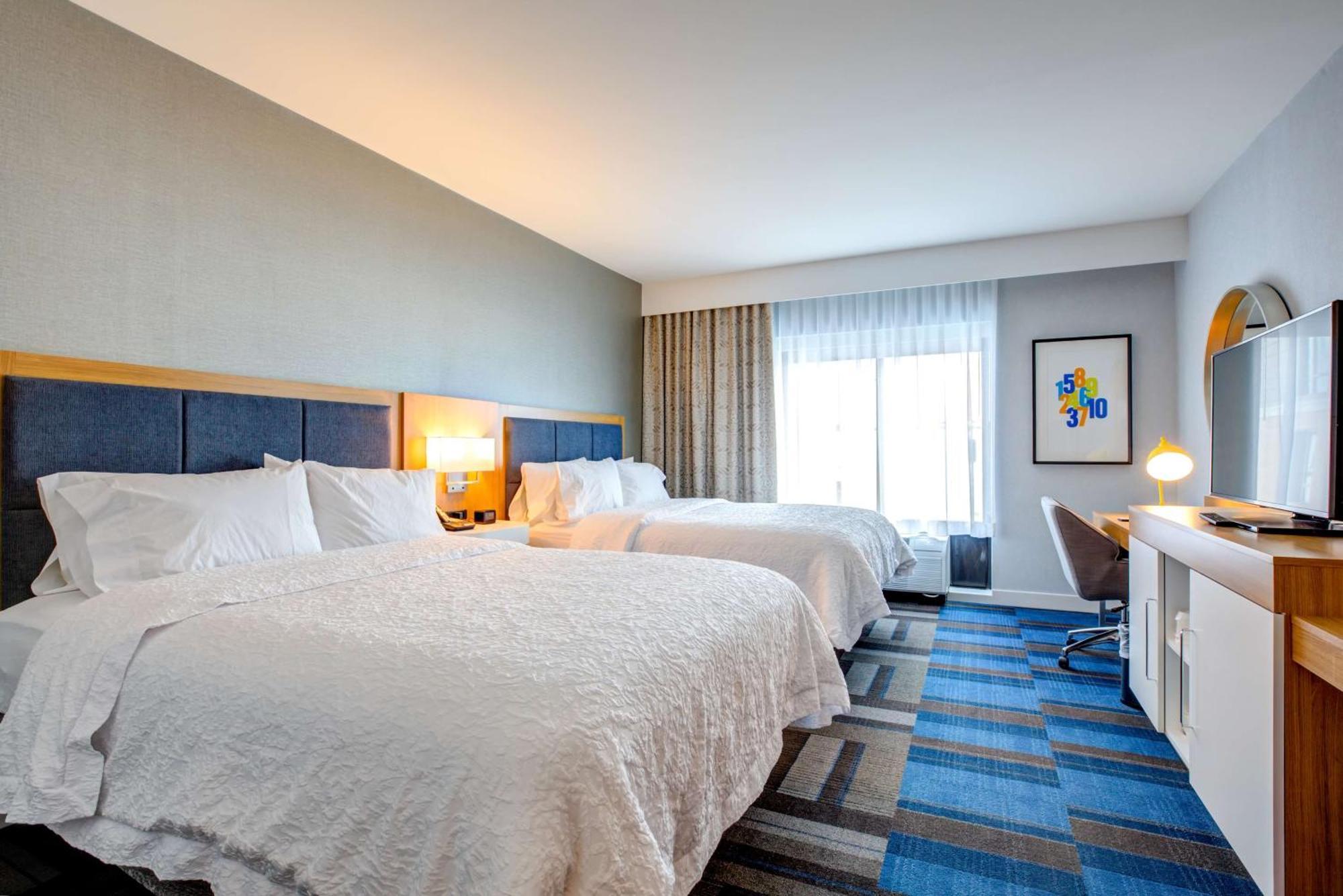 Hampton Inn & Suites Boston/Уолтем Экстерьер фото