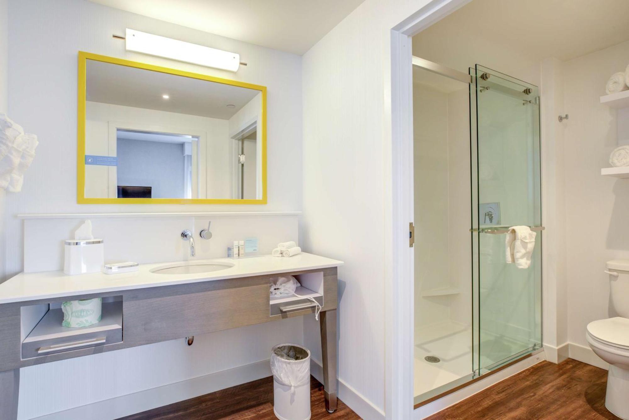 Hampton Inn & Suites Boston/Уолтем Экстерьер фото
