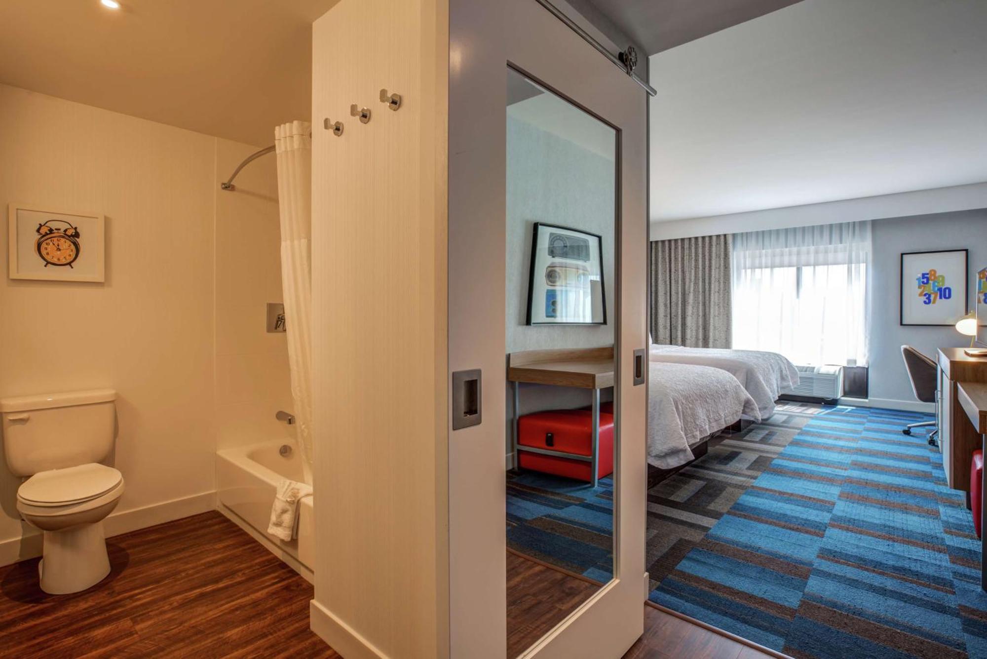 Hampton Inn & Suites Boston/Уолтем Экстерьер фото