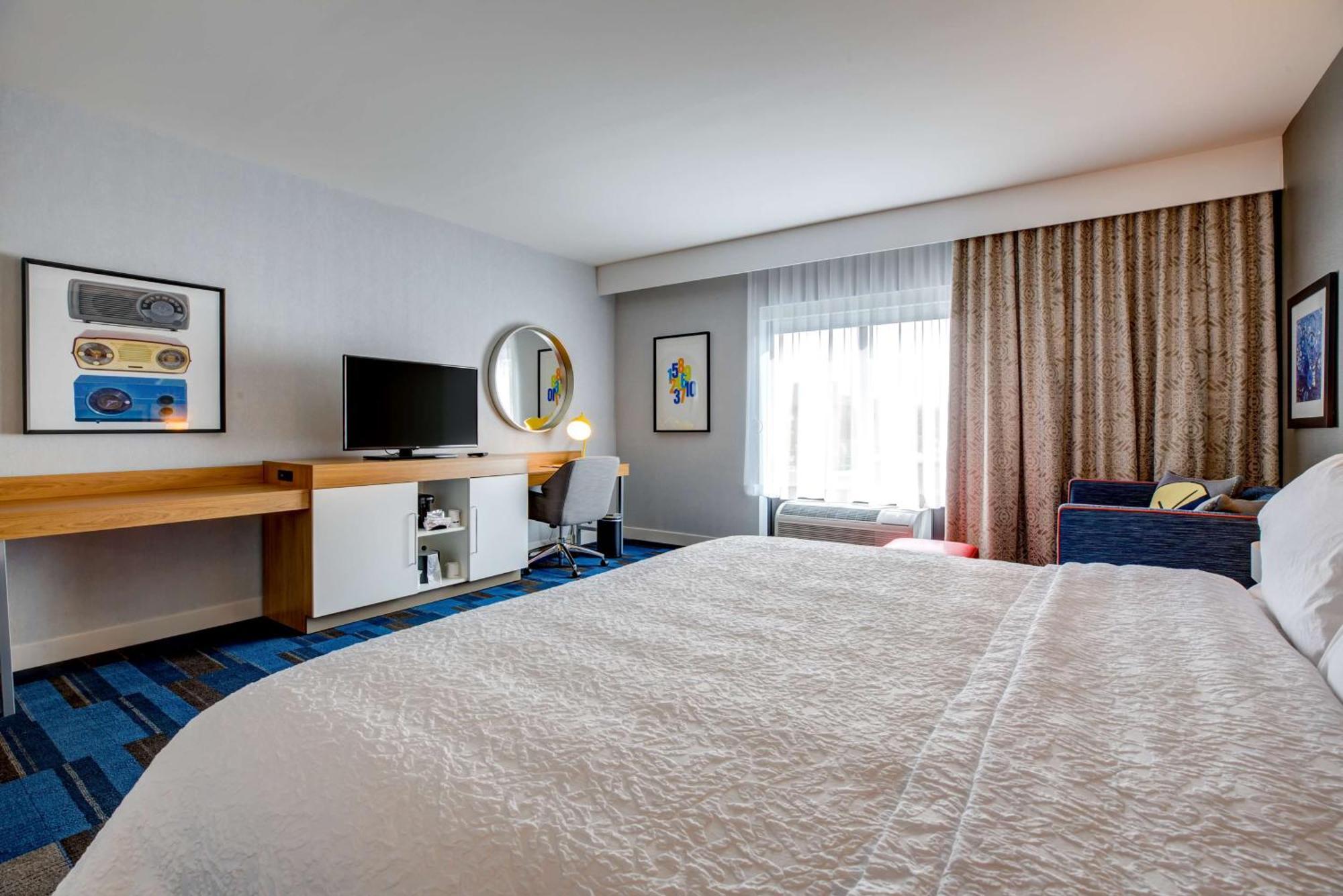 Hampton Inn & Suites Boston/Уолтем Экстерьер фото