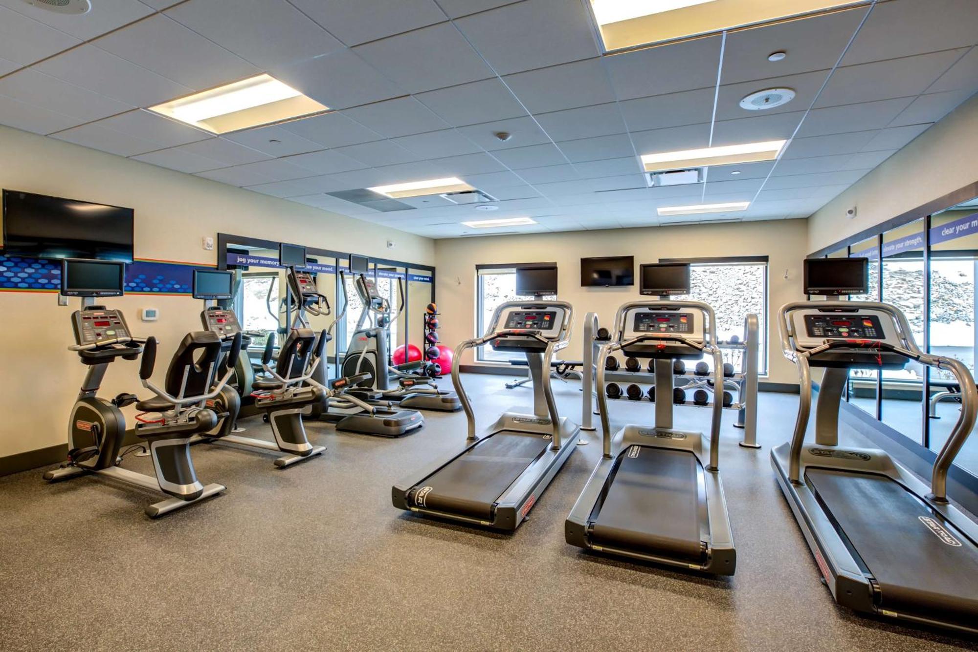 Hampton Inn & Suites Boston/Уолтем Экстерьер фото