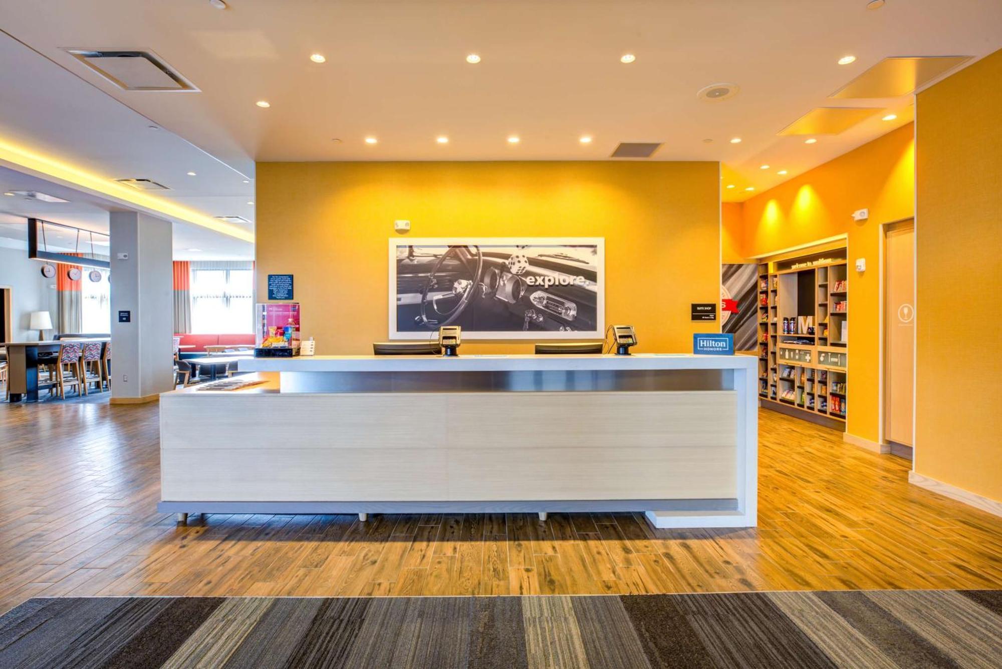 Hampton Inn & Suites Boston/Уолтем Экстерьер фото