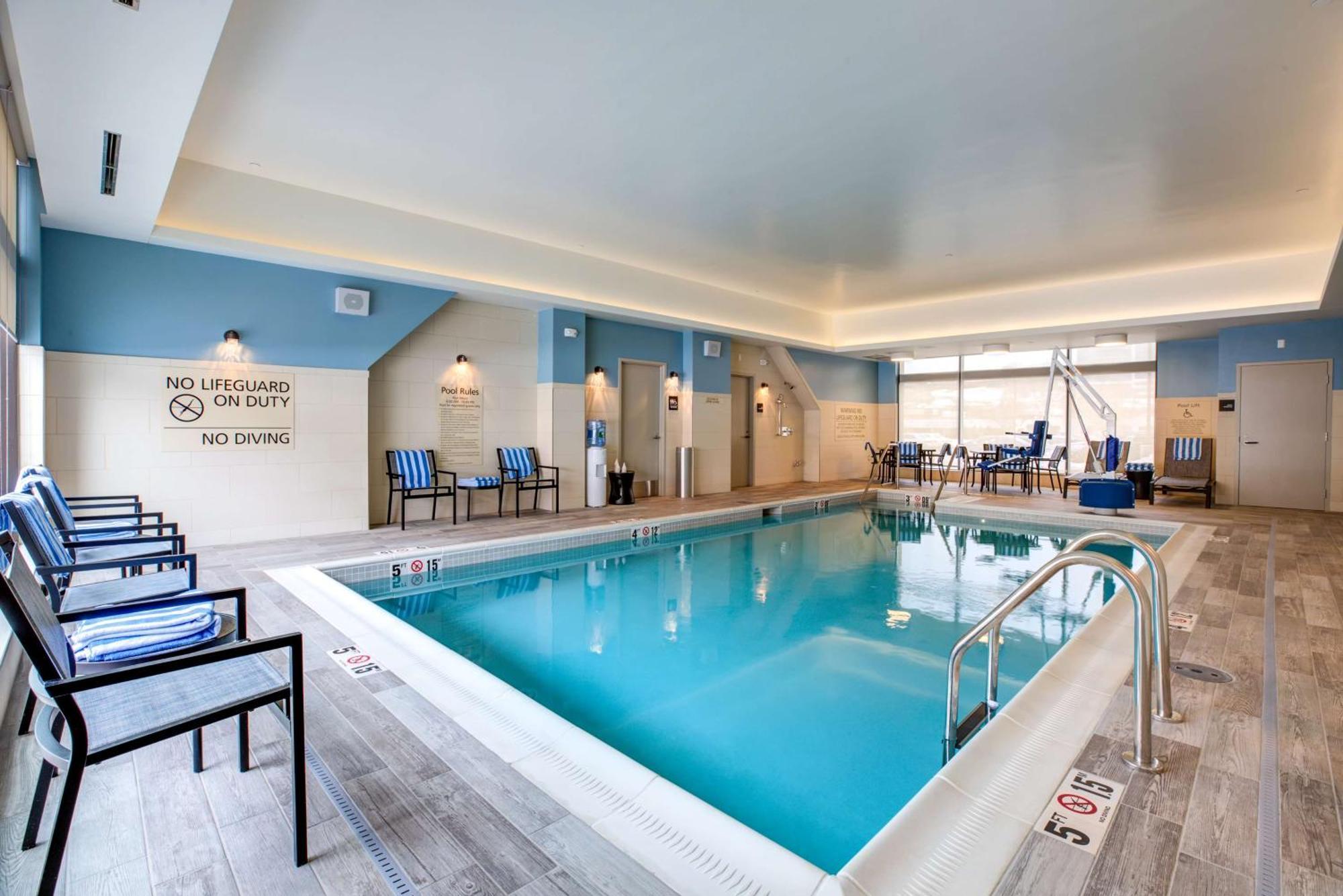 Hampton Inn & Suites Boston/Уолтем Экстерьер фото