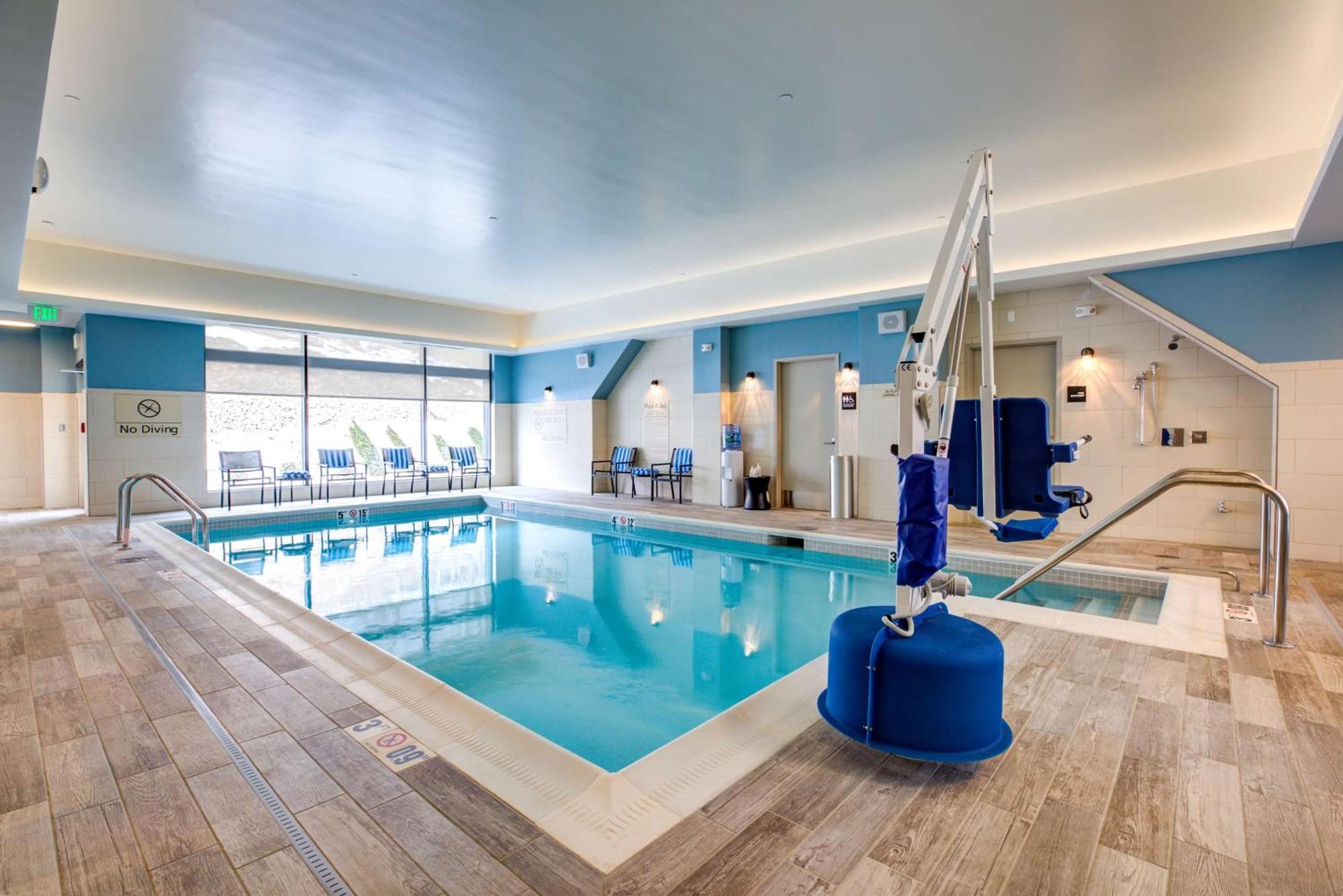 Hampton Inn & Suites Boston/Уолтем Экстерьер фото