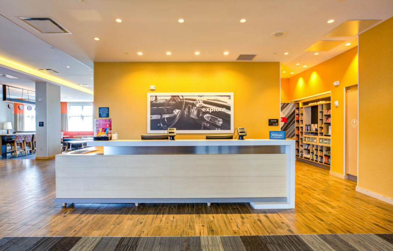 Hampton Inn & Suites Boston/Уолтем Экстерьер фото